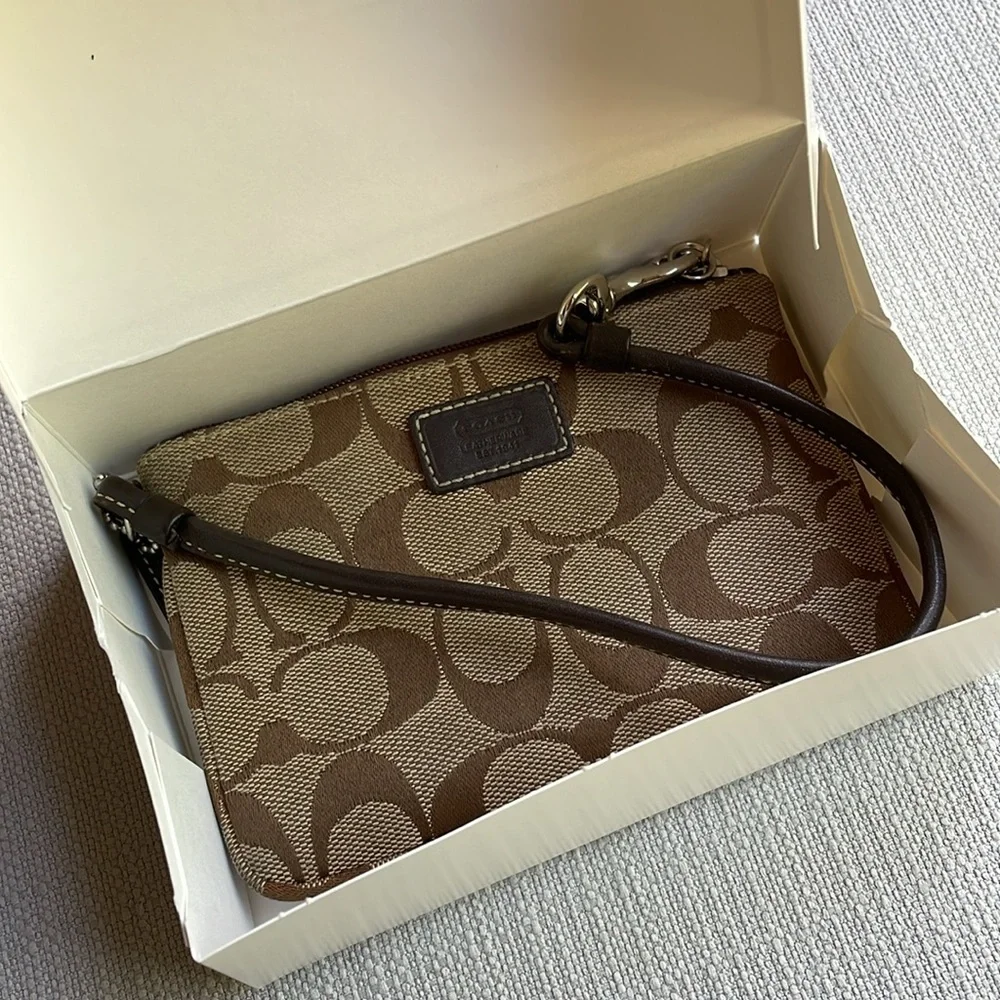 Coach signature canvas logo wristlet with gift box